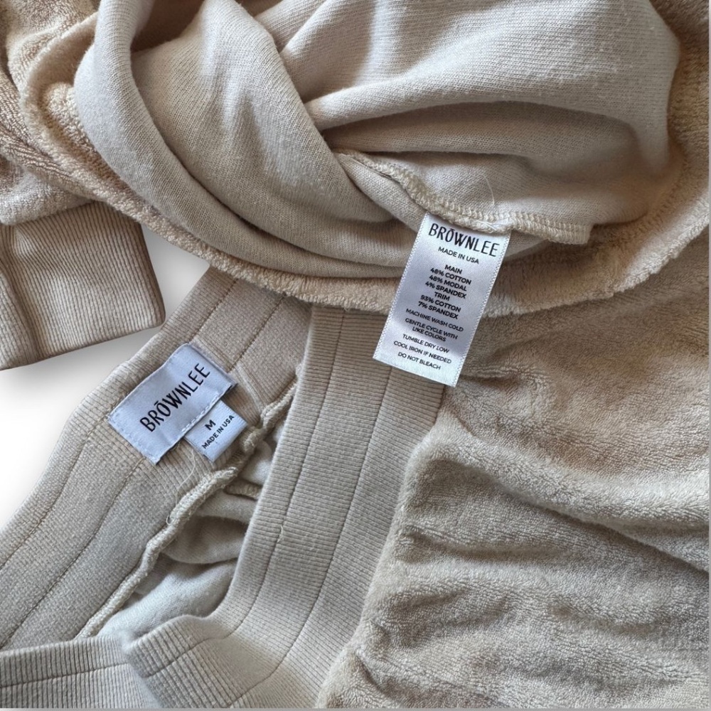 Brownlee Crewneck and Jogger Set Size Medium in Soft Neutral - Picture 8 of 8